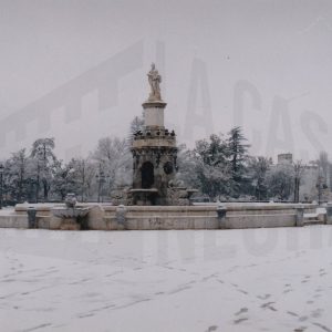 Vista de la Fuente de Venus (o de la Mariblanca), con nieve, en la Plaza de San Antonio en Aranjuez