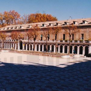 Vista lateral de la Plaza de San Antonio en Aranjuez