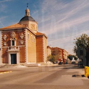 Vista del frente y lateral de la Iglesia Nuestra Señora de las Angustias (Iglesia de Alpajés) desde la Calle Príncipe en Aranjuez