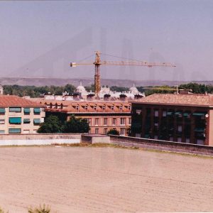 Vista panorámica de la Calle del Rey y Calle San Pascual desde el patio del Real Convento de San Pascual, con el Palacio Real al fondo, en Aranjuez