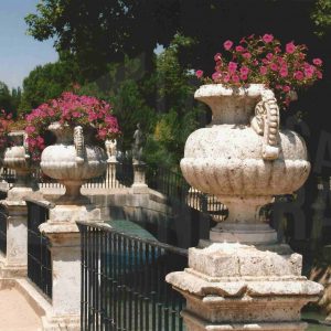 Jarrones del Jardín del Parterre, junto al río Tajo, en Aranjuez