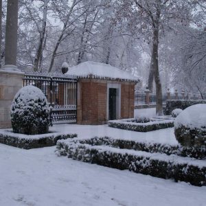Caseta del guarda en la puerta principal del Jardín del Príncipe de Aranjuez durante una nevada