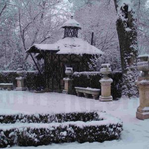 Caseta del guarda en la puerta principal del Jardín del Príncipe de Aranjuez durante una nevada