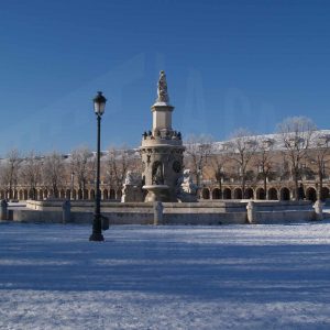 Fuente de Venus (o de la Mariblanca) y Casas de Oficios y Caballeros de Aranjuez tras una nevada