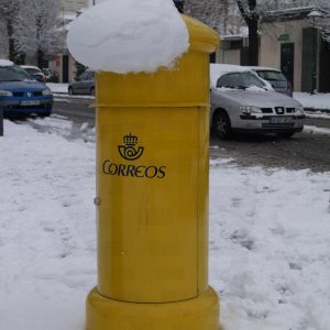 Buzón de Correos en la Calle Infantas de Aranjuez tras una nevada