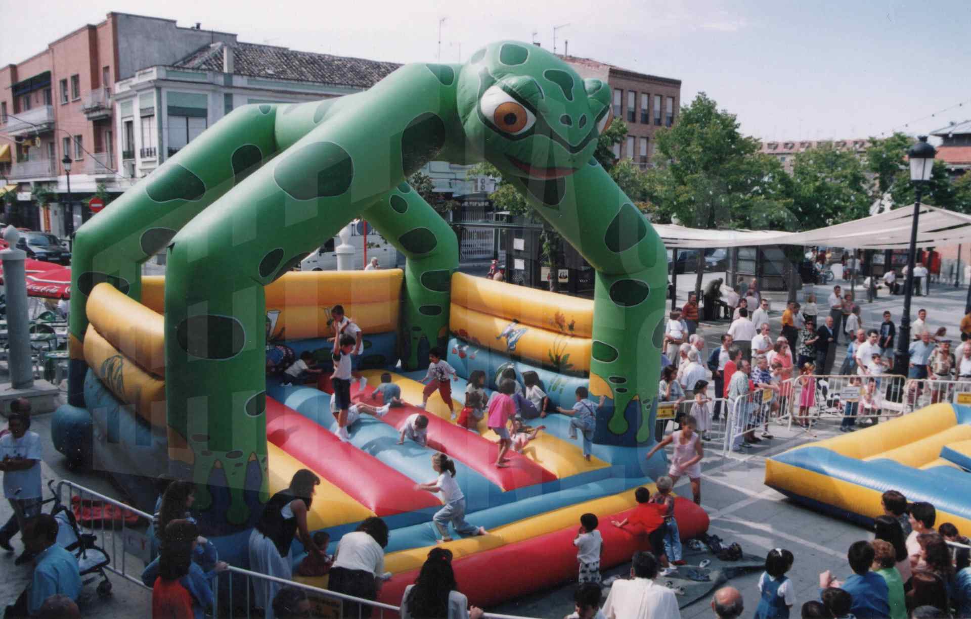 Atracciones para niños en la Plaza de la Constitución de Aranjuez