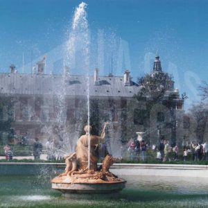 Vista posterior de la Fuente de Ceres en el Jardín del Parterre de Aranjuez, con el Palacio Real al fondo