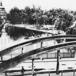 Vista parcial del antiguo Puente Barcas sobre el río Tajo en Aranjuez, el Palacio Real y la presa de las Aceñas