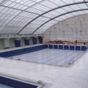 Vista parcial de las piscinas en obras de la Ciudad Deportiva Las Olivas en Aranjuez