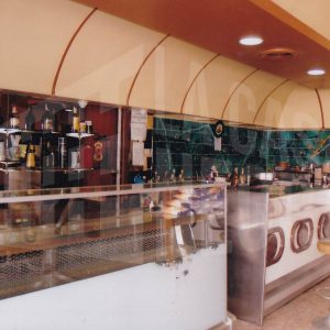 Interior de la Cafetería Hawai, ya desaparecida, en Aranjuez