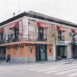 Snack Bar Rotterdam en el cruce de las calles Stuart y San Antonio en Aranjuez