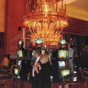 Varias personas en la inauguración del Gran Casino Aranjuez