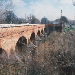 Vista lateral del Puente de la Reina sobre el Río Tajo, en Aranjuez