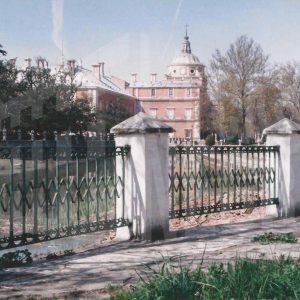 Torre norte del Palacio Real desde la otra orilla de la Presa del Palacio, en Aranjuez