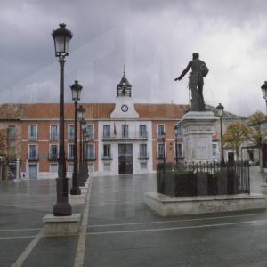 Ayuntamiento y monumento a Alfonso XII en la Plaza de la Constitución de Aranjuez