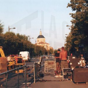 Varios trabajadores durante los preparativos para el Asalto a la Casa de Godoy en las Fiestas del Motín en Aranjuez