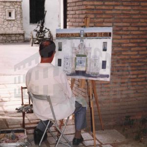 Un pintor pintando la puerta principal  de acceso al Cuartel de Pavía de Aranjuez