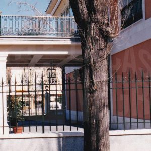 Vista lateral de un edificio en la Calle Stuart de Aranjuez