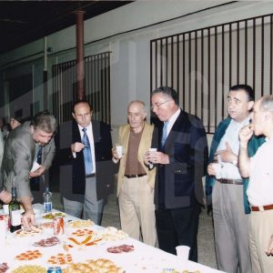 Personas asistentes a la fiesta de clausura de la temporada 2003/2004 del Club Natación Aranjuez