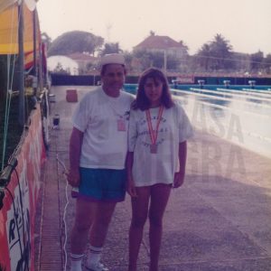 La nadadora Diana García Romero junto a Antonio Talavera Palazón en el Campeonato de España de Promoción en Puerto Real