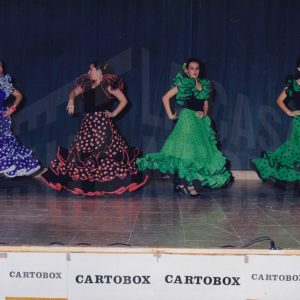 Actuación de cuatro bailarinas en el Festival Cultural del Club Natación Aranjuez en 1990