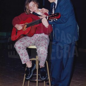 Actuación de una guitarrista en el Festival Cultural del Club Natación Aranjuez en 1990