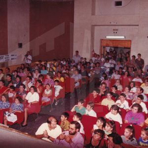 Público asistente al acto de clausura de la temporada 90/91 del Club Natación Aranjuez