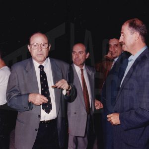 Antonio Talavera Palazón junto a otras personas en la clausura de la temporada 92/93 del Club Natación Aranjuez