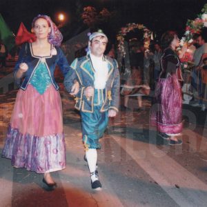 Vecinas y vecinos de Aranjuez durante la representación del Asalto al Palacio de Godoy en las Fiestas del Motín de 2008