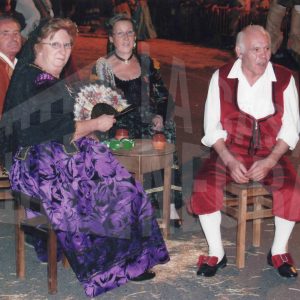 Vecinas y vecinos de Aranjuez durante la representación del Asalto al Palacio de Godoy en las Fiestas del Motín de 2008