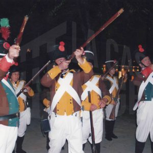 Vecinos de Aranjuez durante la representación del Asalto al Palacio de Godoy en las Fiestas del Motín de 2008
