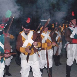 Vecinos de Aranjuez durante la representación del Asalto al Palacio de Godoy en las Fiestas del Motín de 2009