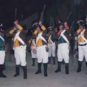 Vecinos de Aranjuez durante la representación del Asalto al Palacio de Godoy en las Fiestas del Motín de 2013